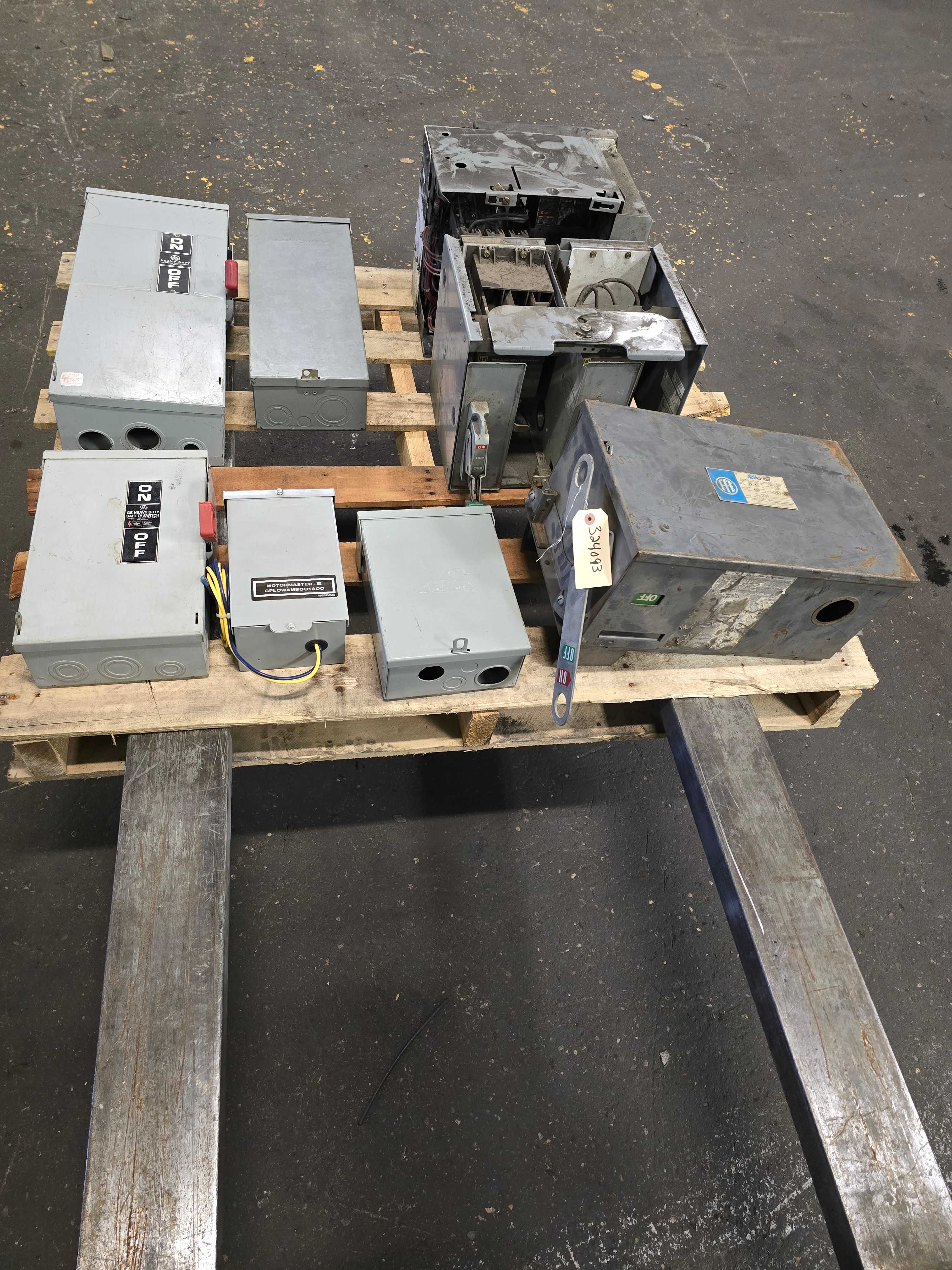 LOT OF SAFETY SWITCHES, BUS PLUG, & MCC BUCKETS - ELECTRICAL COMPONENTS
