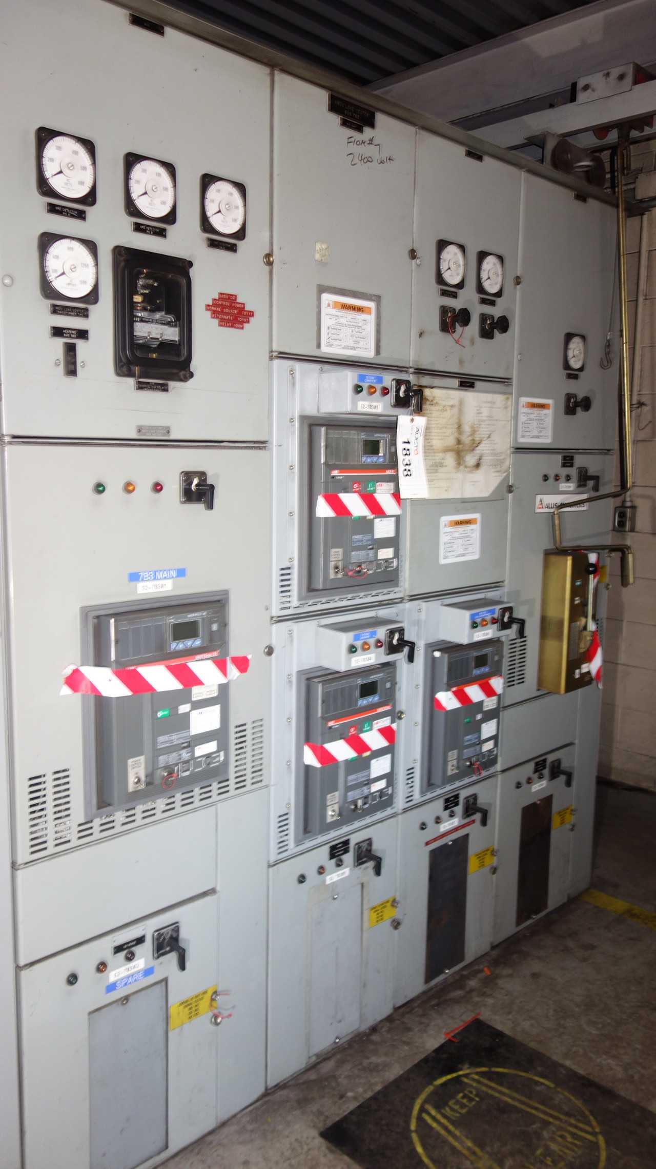 X4 SECTIONS OF ABB SACE EMAX SWITCHGEAR BREAKERS - CIRCUIT BREAKERS