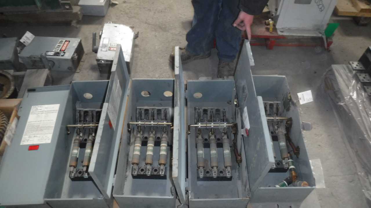 Lot of Five 100 Amp Westinghouse Safety Switches - DISCONNECT SWITCHES