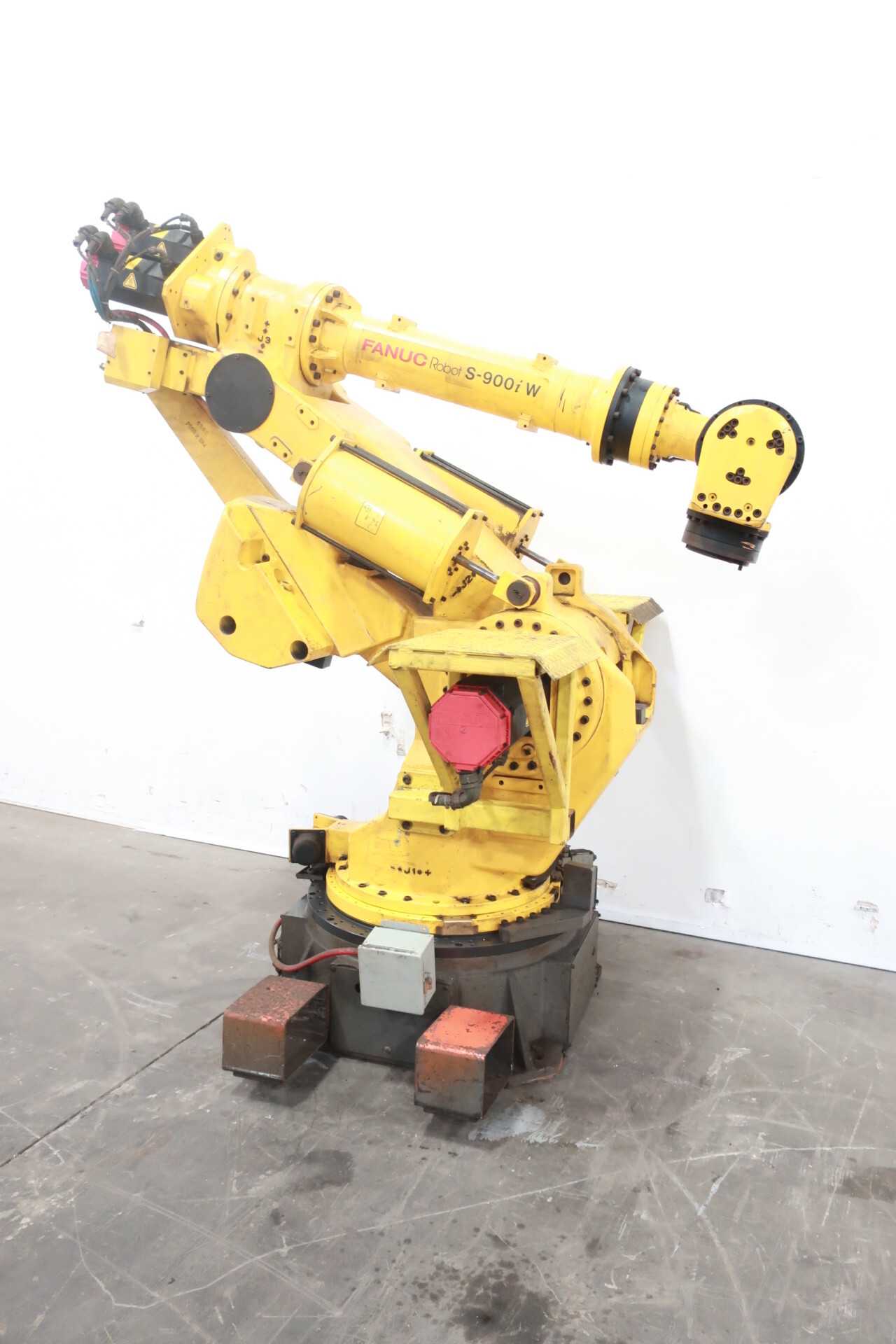 GE FANUC ROBOT ARM - INDUSTRIAL ROBOTS