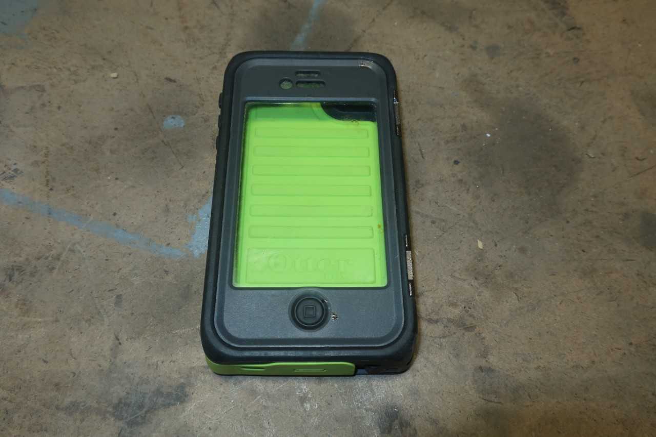 APPLE IPHONE 4S MODEL: A1387 W/ OTTERBOX CASE - TELECOMMUNICATION