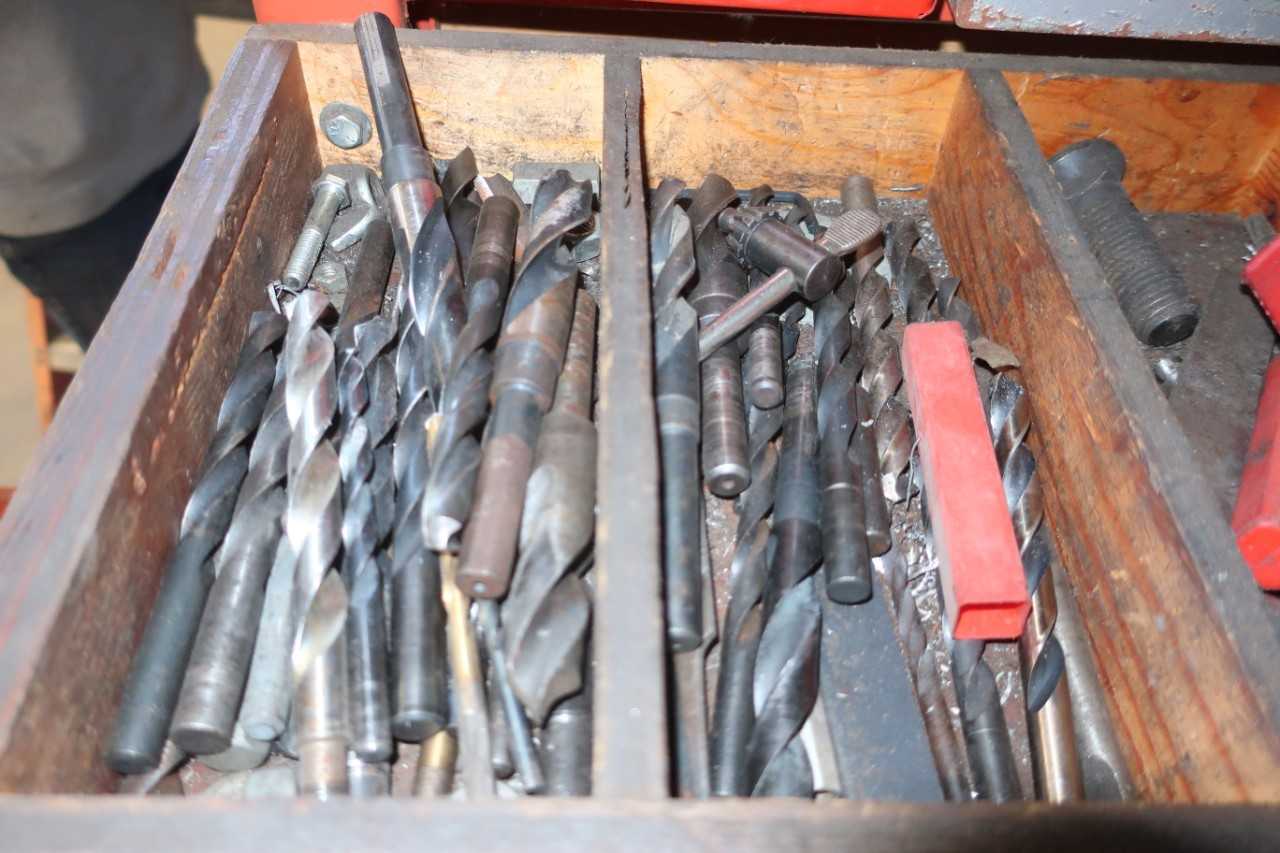 LOT OF ASSORTED DRILL BITS, DRILL CHUCKS - ELECTRIC POWER TOOLS