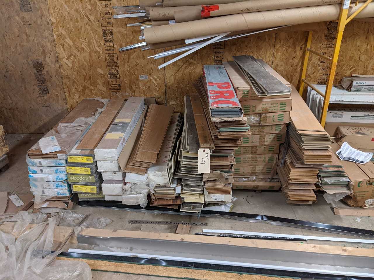 Lot of laminate flooring - MISCELLANEOUS