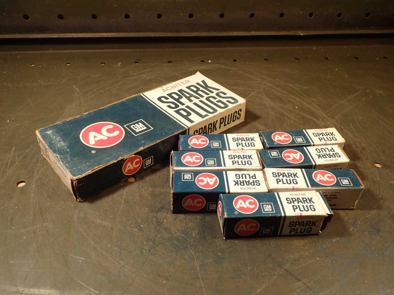 15 Pieces General Motors GM AC Spark Plug Division ACNITER R43S Green Ring: NOS! - INDUSTRIAL PARTS
