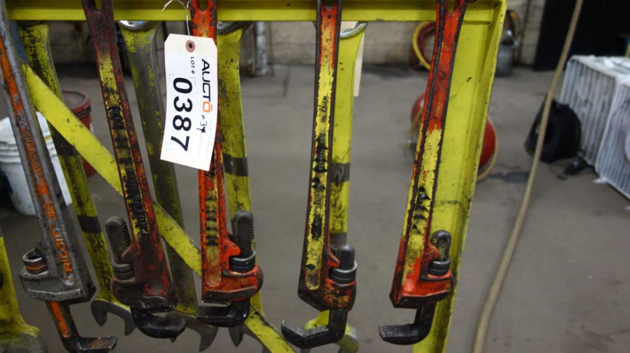 LOT OF 3 RIDGID 24 IN PIPE WRENCHES - HAND TOOLS