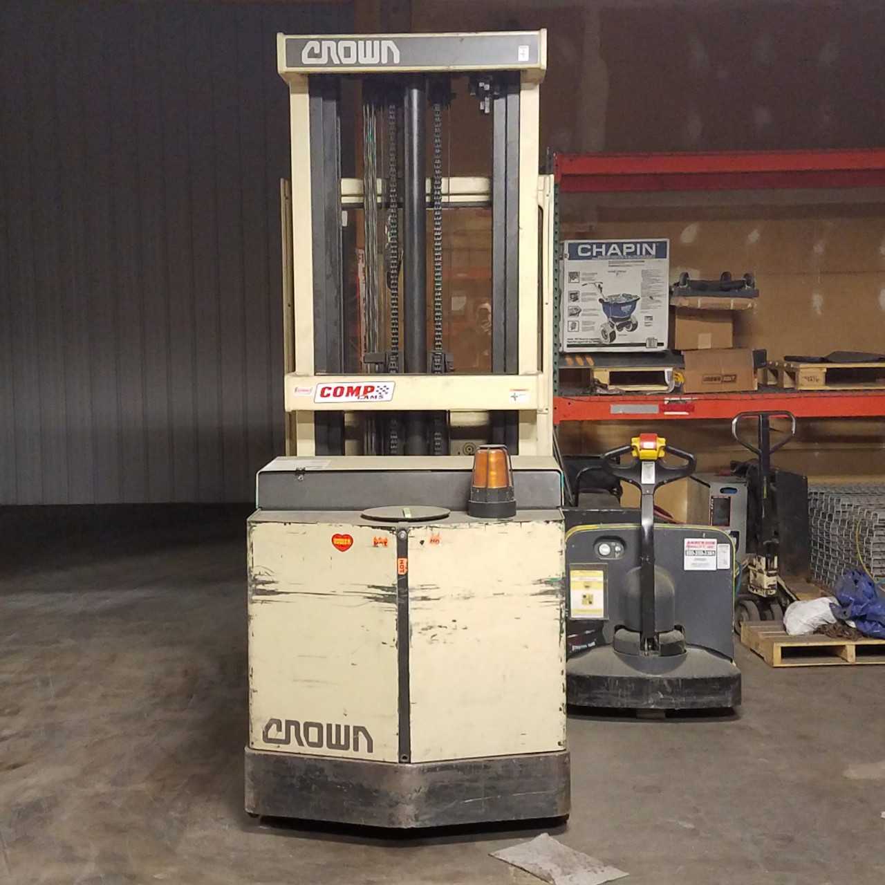 1994 Crown 30SP42TT order picker, Billings, MT - MATERIAL HANDLING