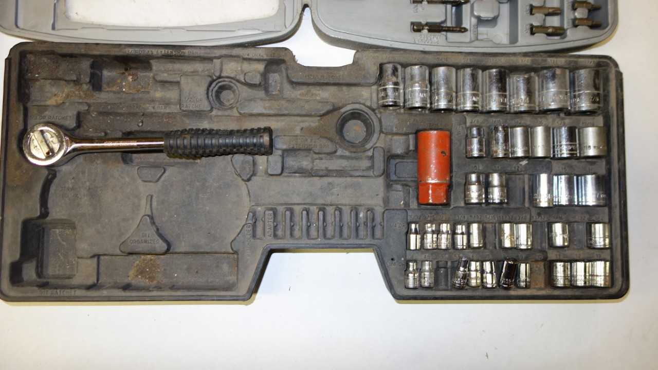 LOT OF 3 ASSORTED RATCHET SOCKET SETS - HAND TOOLS