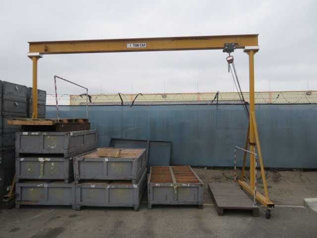 1 Ton crane 20 feet wide - MISCELLANEOUS