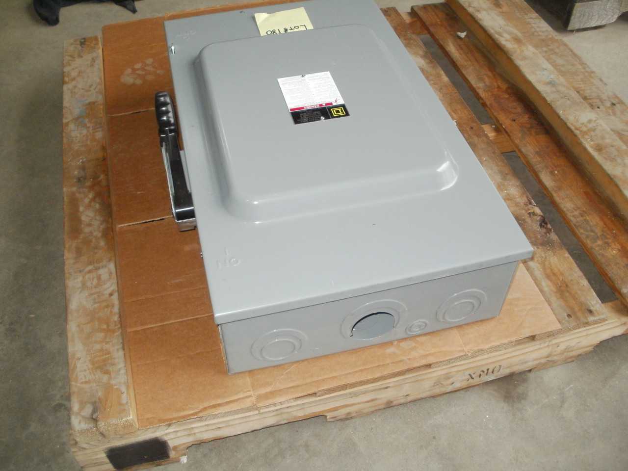 SQD 200 AMP DISCONNECT SWITCH - DISCONNECT SWITCHES