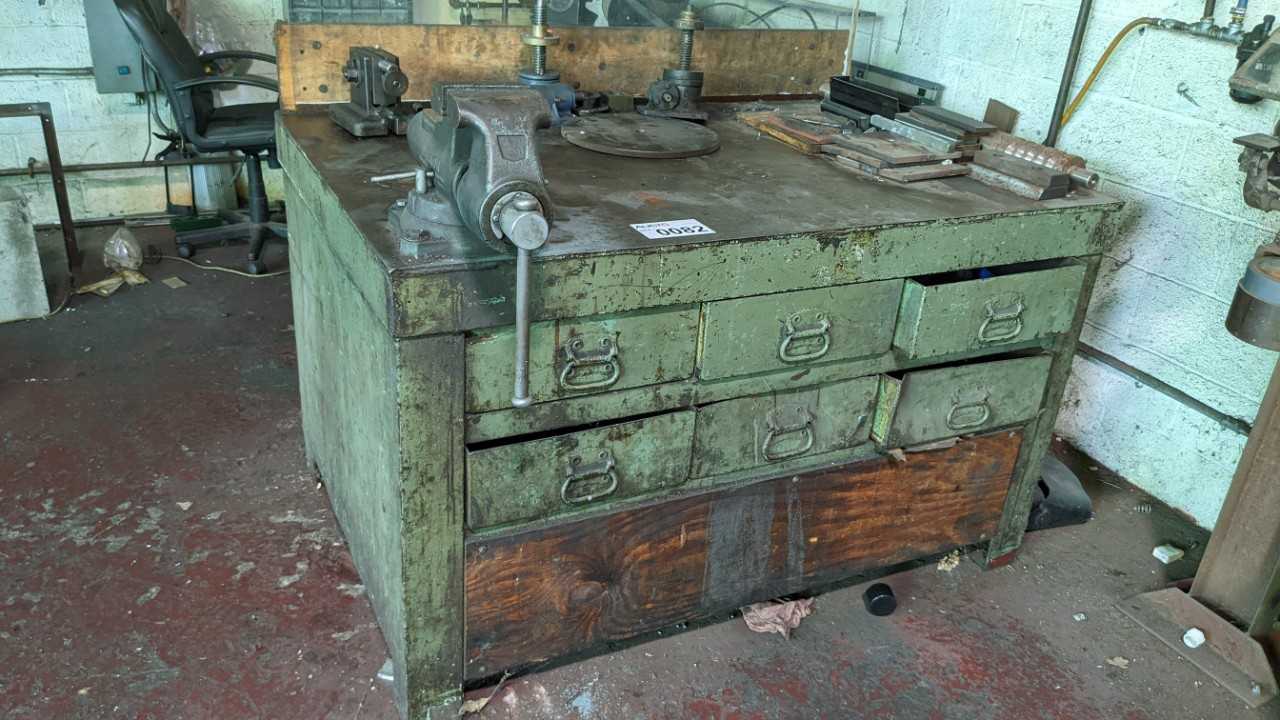Metal work table 60"x 40" - PLANT & FACILITY Metal work table 60"x 40" - PLANT & FACILITY