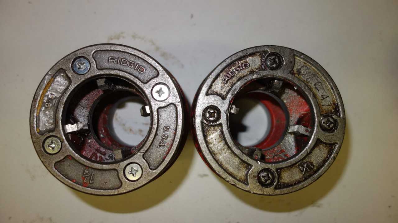 LOT OF 2 RIDGID 1-1/4 IN DIE HEADS - ELECTRIC POWER TOOLS