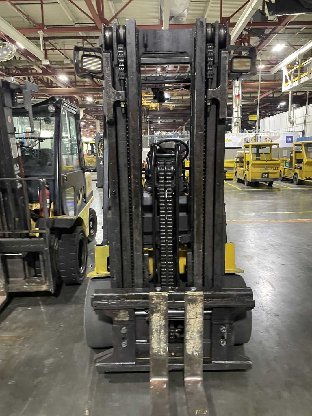 YALE ERC080HDN36SE092 COUNTERBALANCE FORKLIFT - SIT-DOWN FORKLIFTS