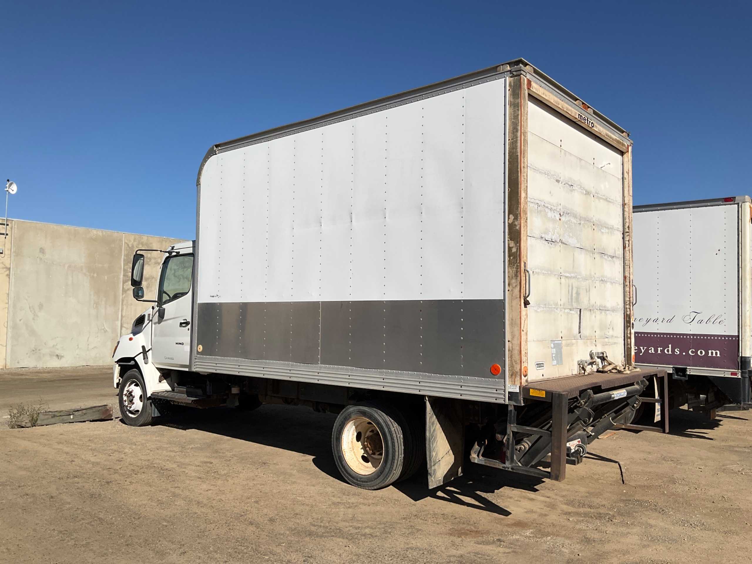 2004 HINO MOTORS LTD 56216 STRAIGHT CARGO TRUCK