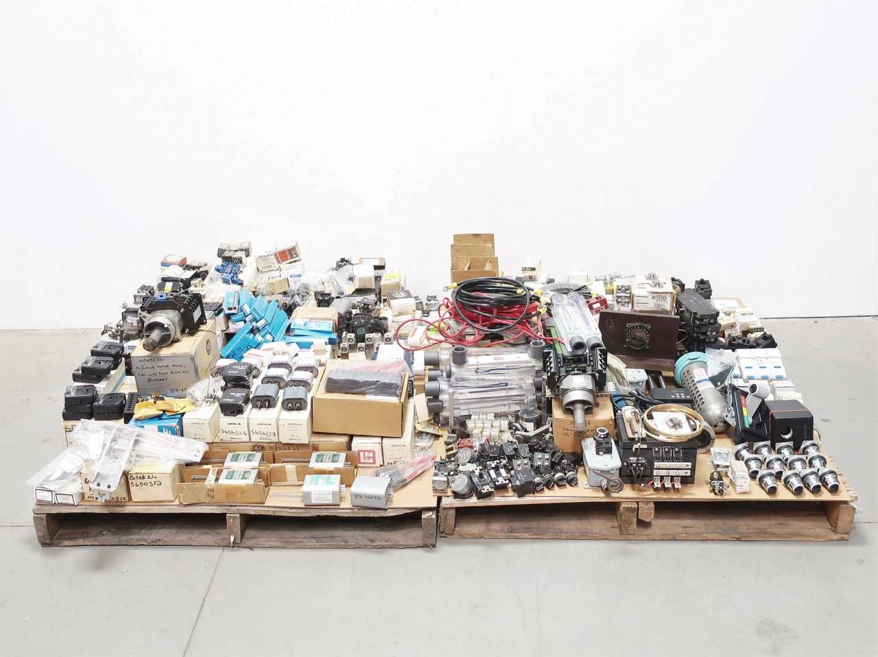 2 PALLETS OF ASSORTED AUTOMATION AND CONTROLS - INDUSTRIAL PARTS