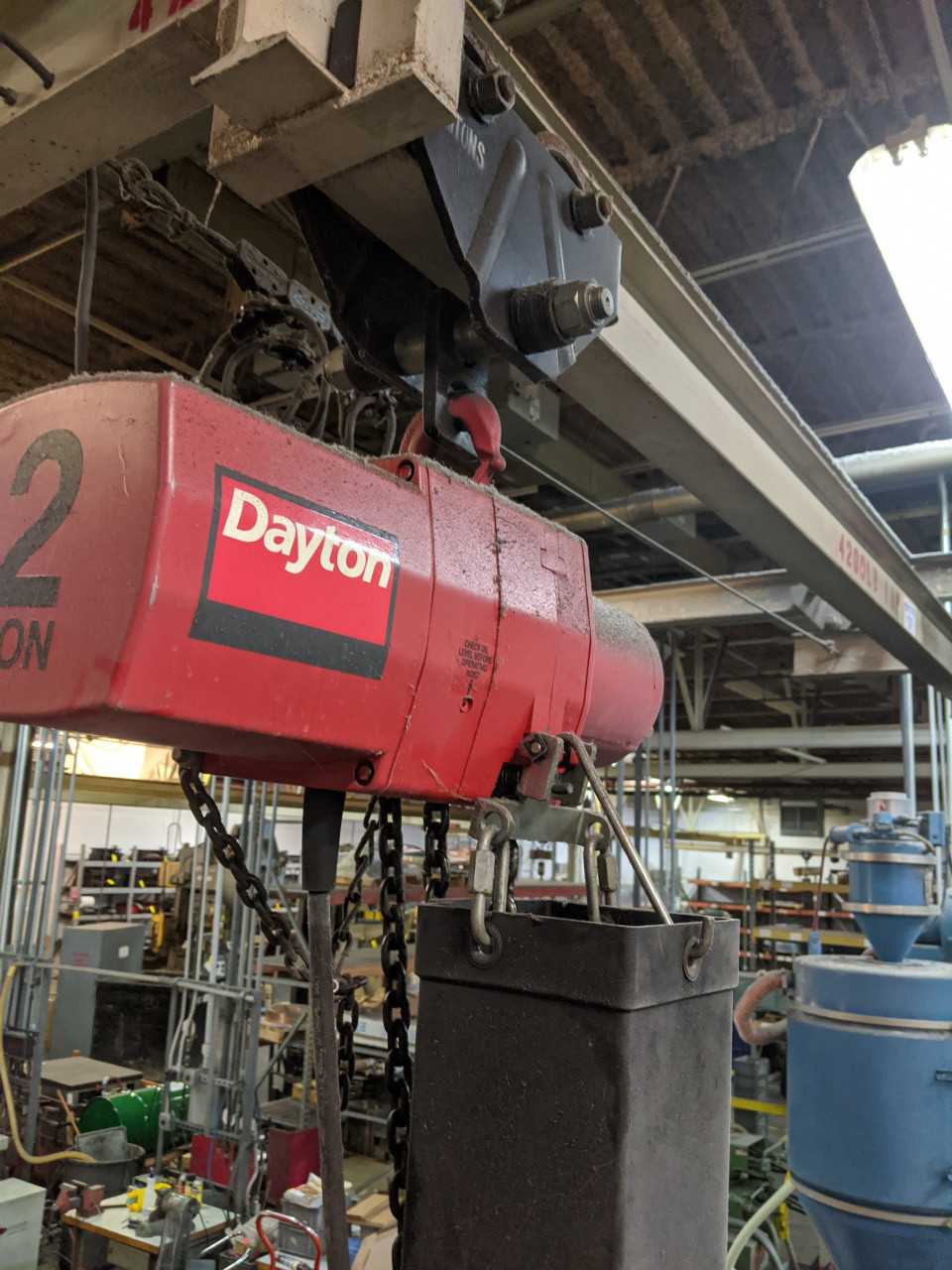 2 Ton Dayton Hoist - LIFTING EQUIPMENT