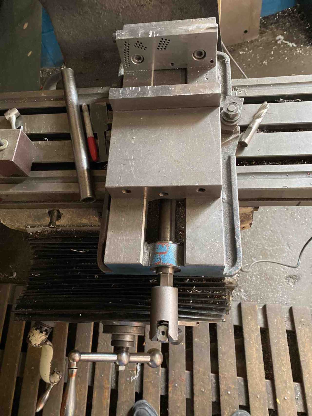Lot of 3 Vises - MATERIAL HANDLING Lot of 3 Vises - MATERIAL HANDLING