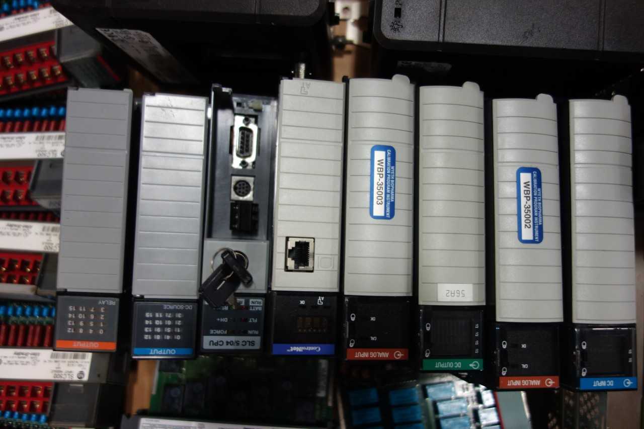 1 PALLET OF ASSORTED ELECTRICAL- SLC 500 CONTROLLOGIX MODULES, CABLE-WIRE, CHASSIS RACK CONTROLS- ALLEN BRADLEY - ELECTRICAL COMPONENTS