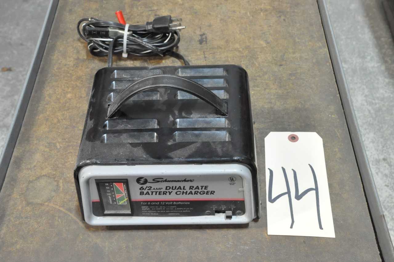 Schumacher 6/2 Amp Capacity 12-Volt Charger - MATERIAL HANDLING