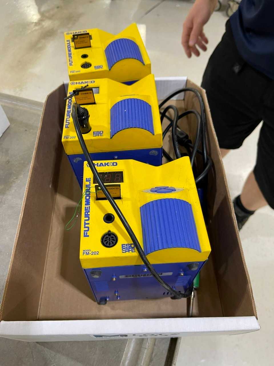 Hakko FM-202 Soldering Stations x 3 - ELECTRIC POWER TOOLS