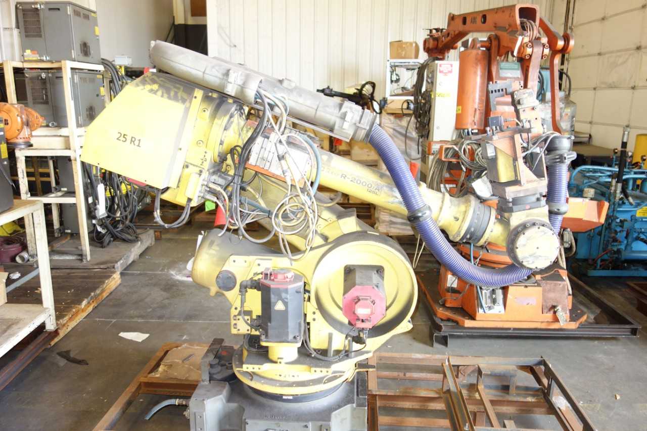 GE FANUC R-2000iA/125L ROBOT WITH R-J3iB CONTROLLER - INDUSTRIAL ROBOTS