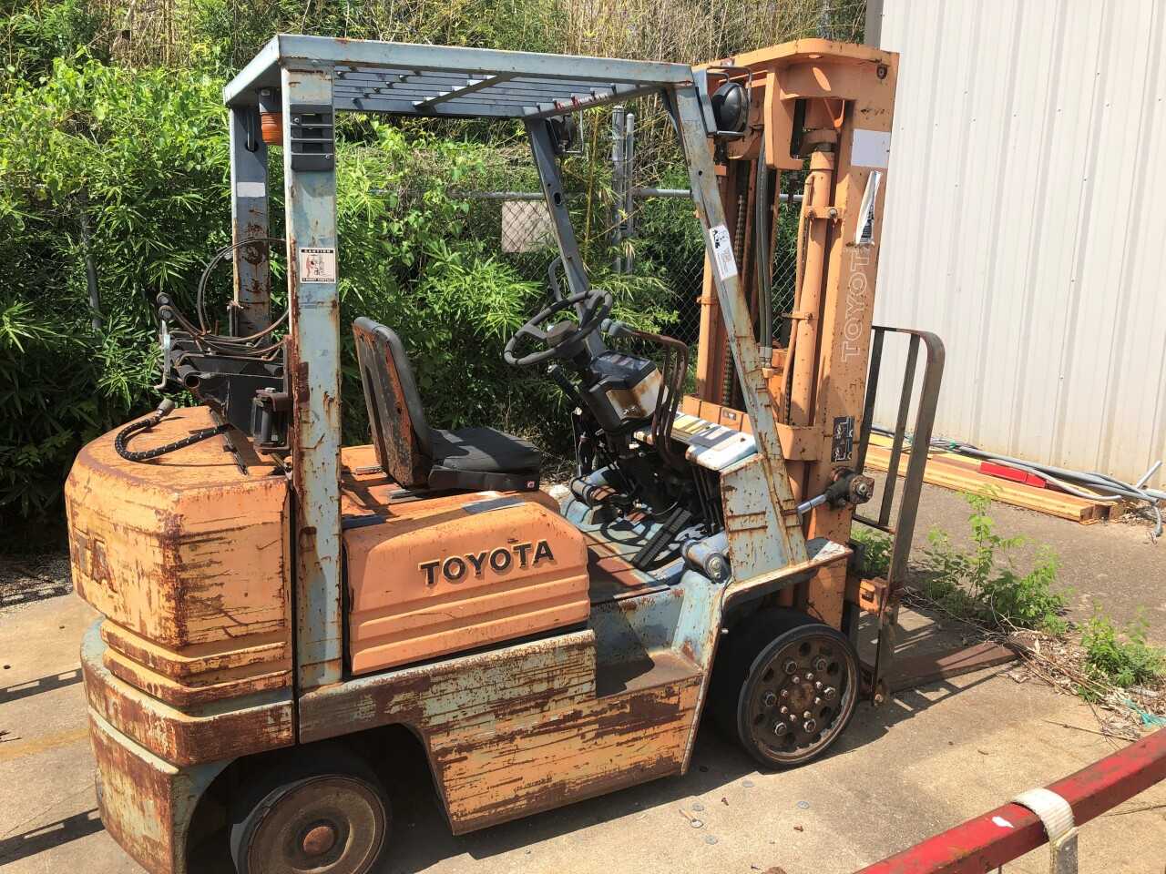 2000 Toyota 5FGC25 Forklift - FORKLIFTS