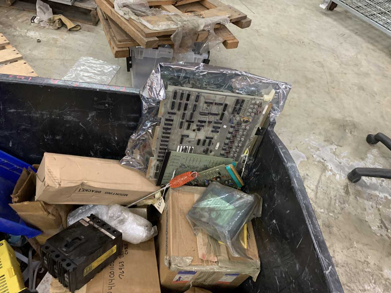 CRATE OF MISC ELECTRICAL AUTOMATION EQUIPMENT ALLEN BRADLEY DRIVES - MISCELLANEOUS