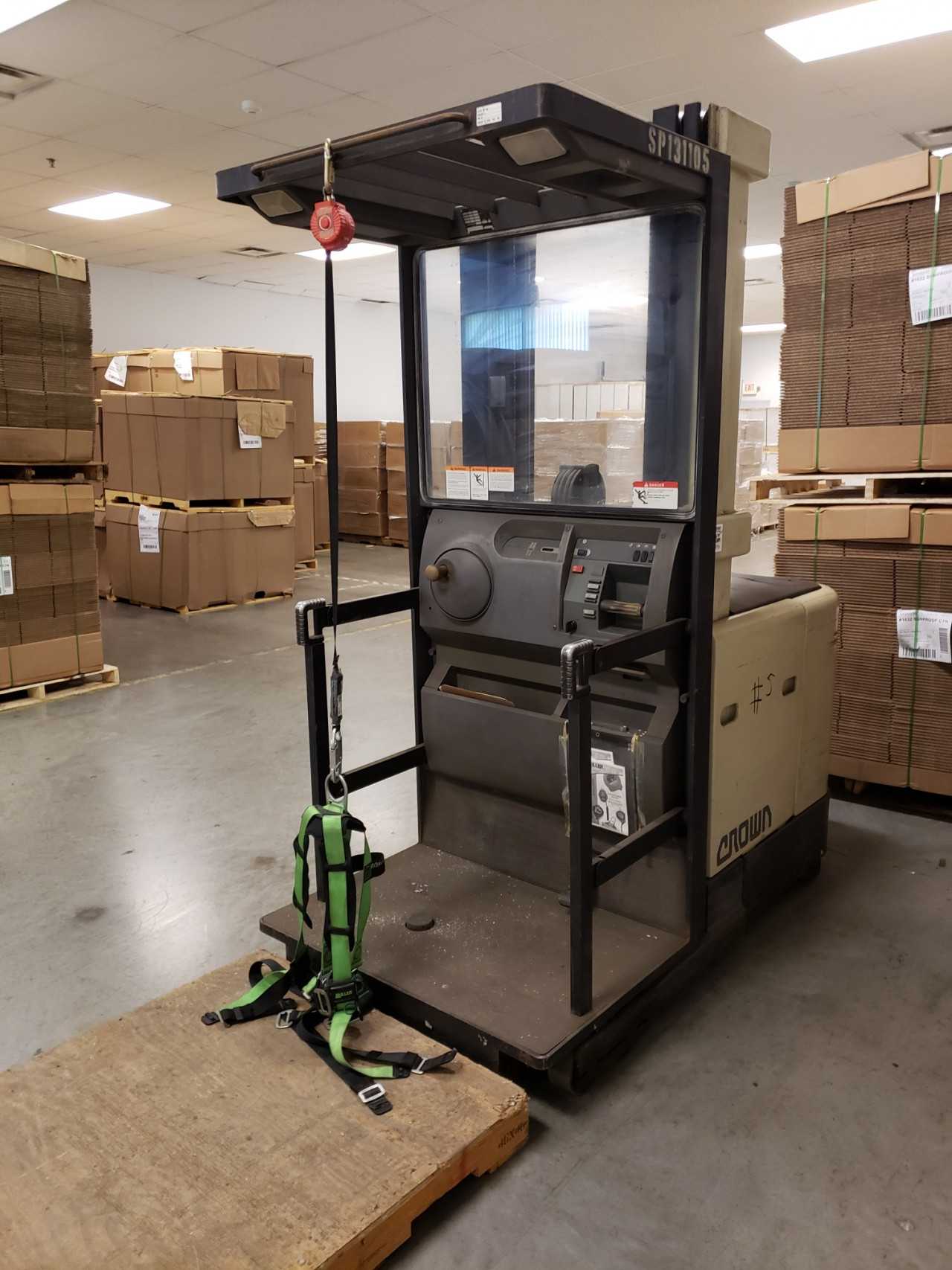 1998 Crown SP3020-30 stock picker, Erie, PA - MATERIAL HANDLING