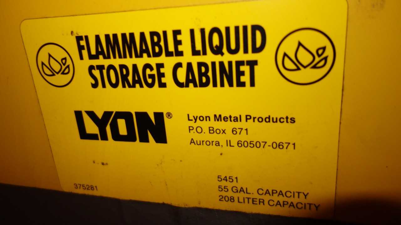LYON 5451 55 GAL FLAMMABLE SAFETY STORAGE CABINET - SAFETY EQUIPMENT