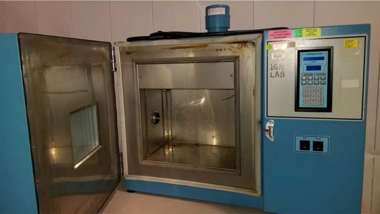 Thermotron Bake Oven - LAB & SCIENTIFIC