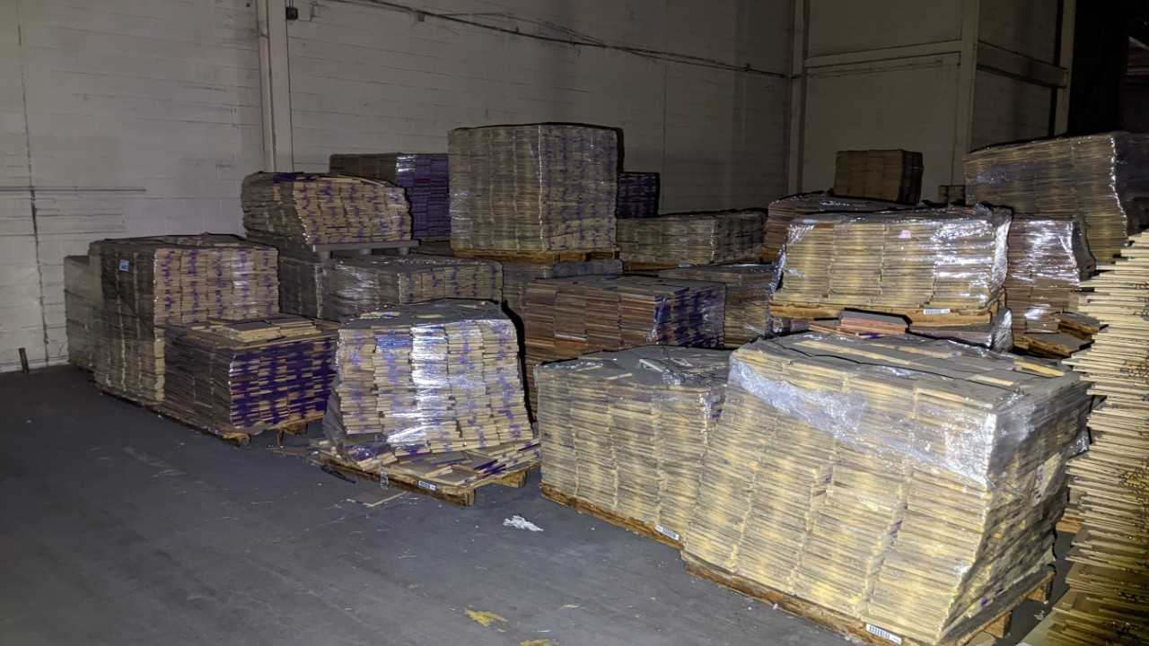 LARGE LOT OF CHIPBOARD TILES - ELECTRIC POWER TOOLS