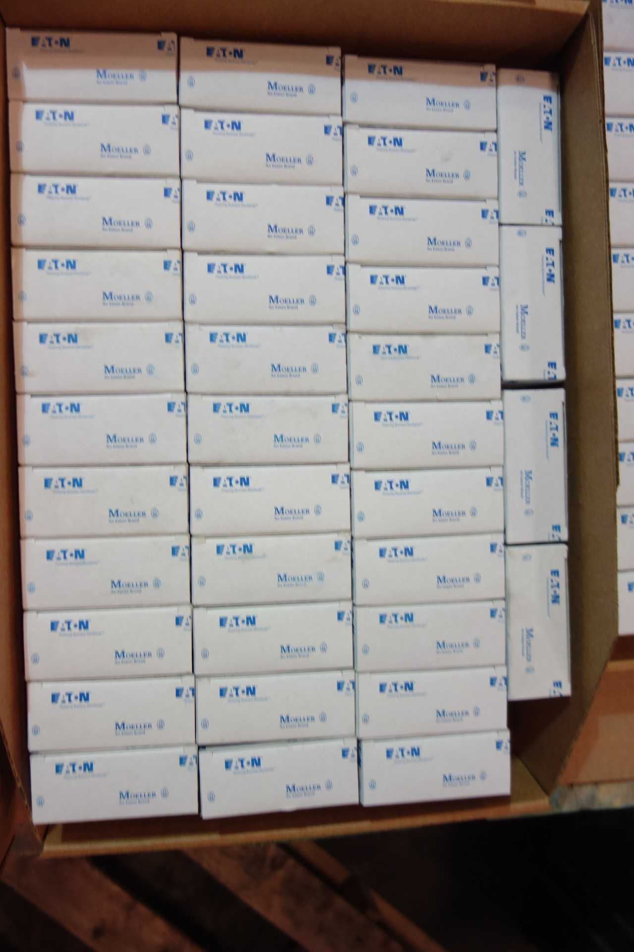LOT OF EATON MOELLER CIRCUIT BREAKERS 2 POLE 20 AMP 10KA DC\ RATED PLS6-C20/2DC - CIRCUIT BREAKERS