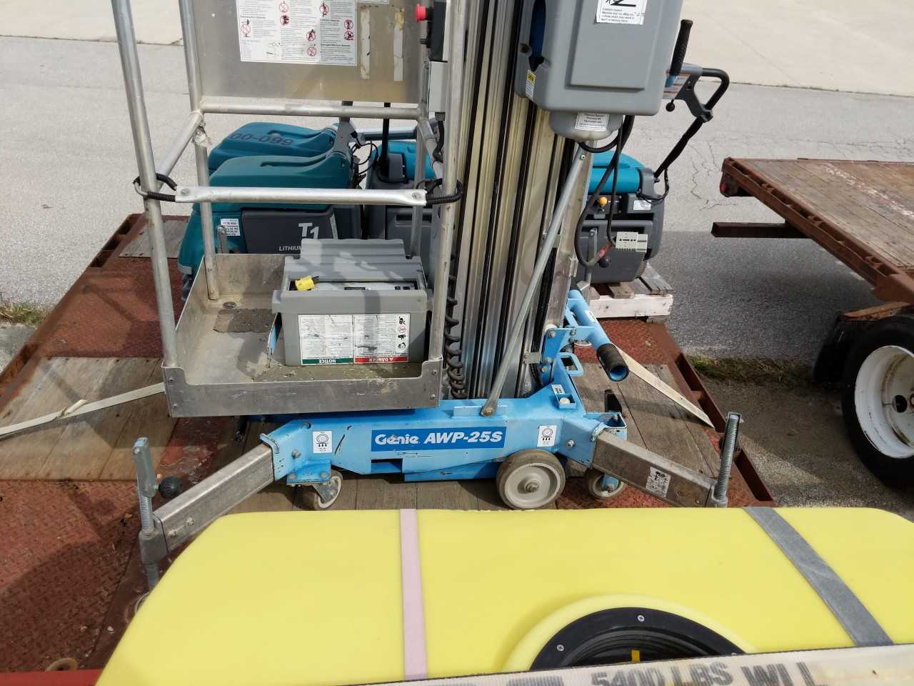 GENIE AWP-25S AERIAL WORK PLATFORM - MATERIAL HANDLING GENIE AWP-25S AERIAL WORK PLATFORM - MATERIAL HANDLING