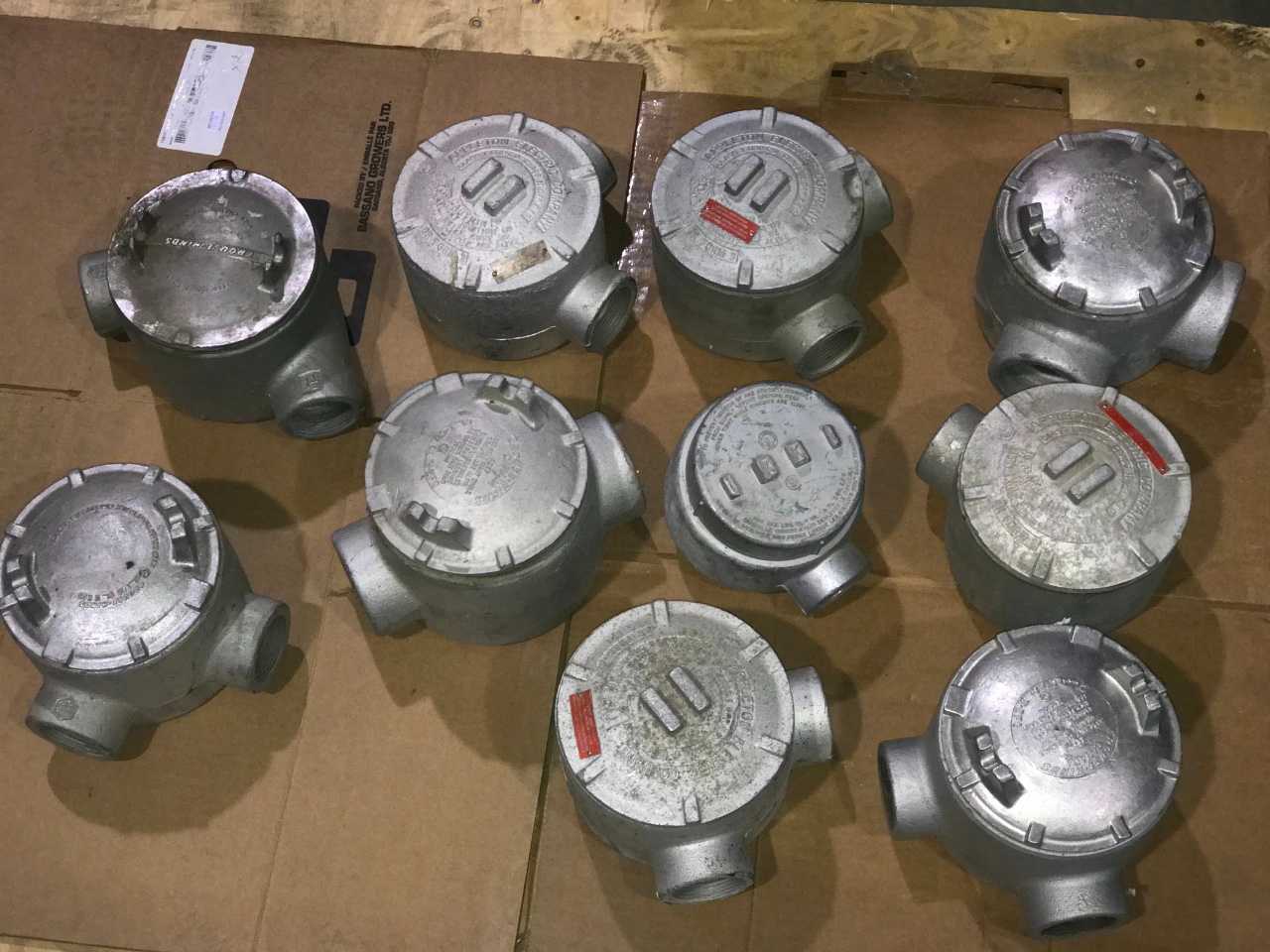 APPLETON/ CROUSE-HINDS FITTINGS (QTY 8) - CONDUIT FITTING