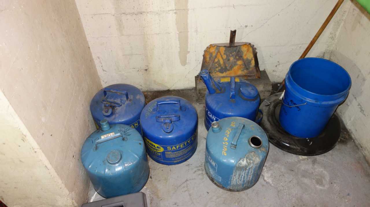 CONTENTS OF ROOM, ASSORTED CHEMICAL STORAGE EQUIPMENT, LUBRICANTS, OIL - SAFETY EQUIPMENT