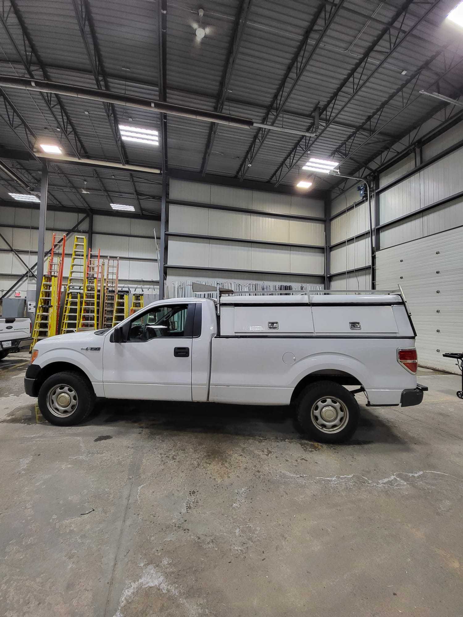 2014 FORD F150 XLT 4X2 REG. CAB LONG BOX PICKUP TRUCK WITH TOPPER - BUSES