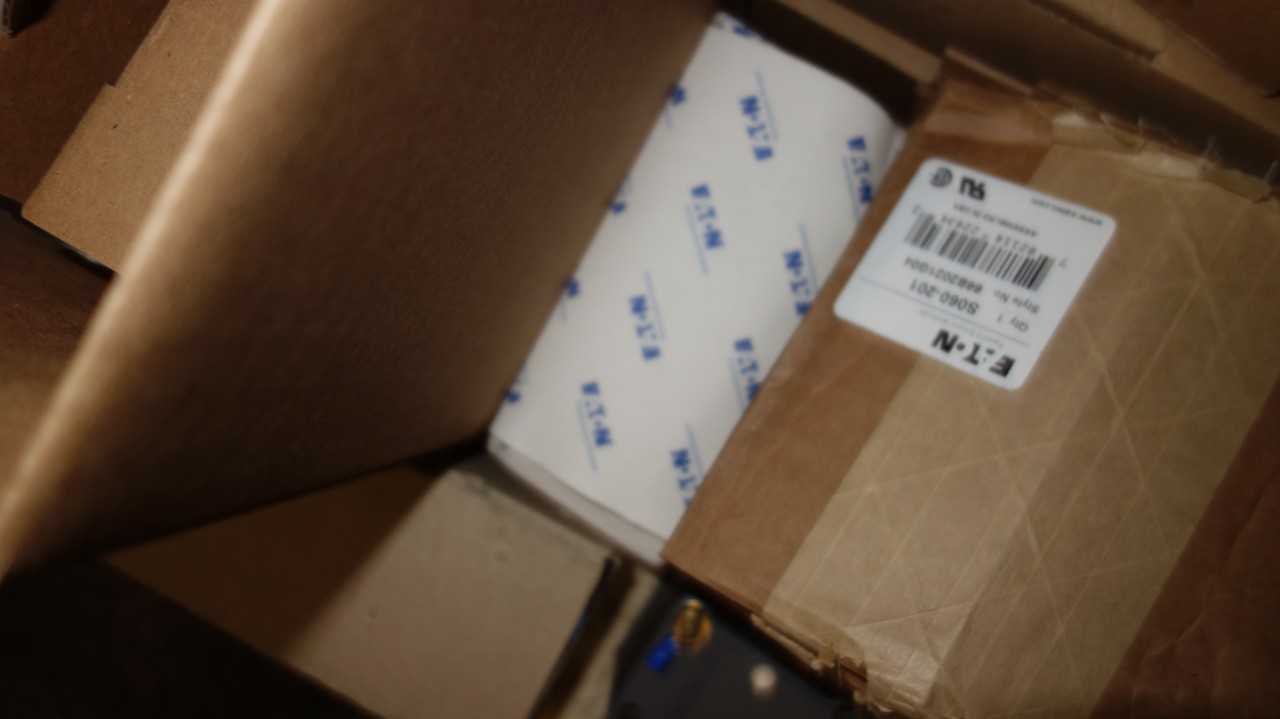 1 PALLET OF ASSORTED EATON ELECTRIC PARTS, PUSHBUTTONS - ELECTRIC MOTORS