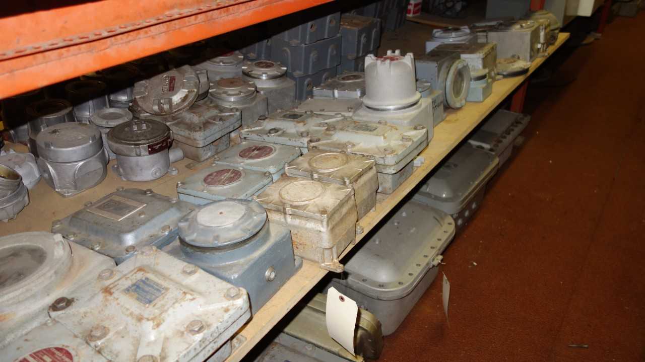 LOT OF ASSORTED ELECTRICAL JUNCTION BOXES - ELECTRICAL COMPONENTS