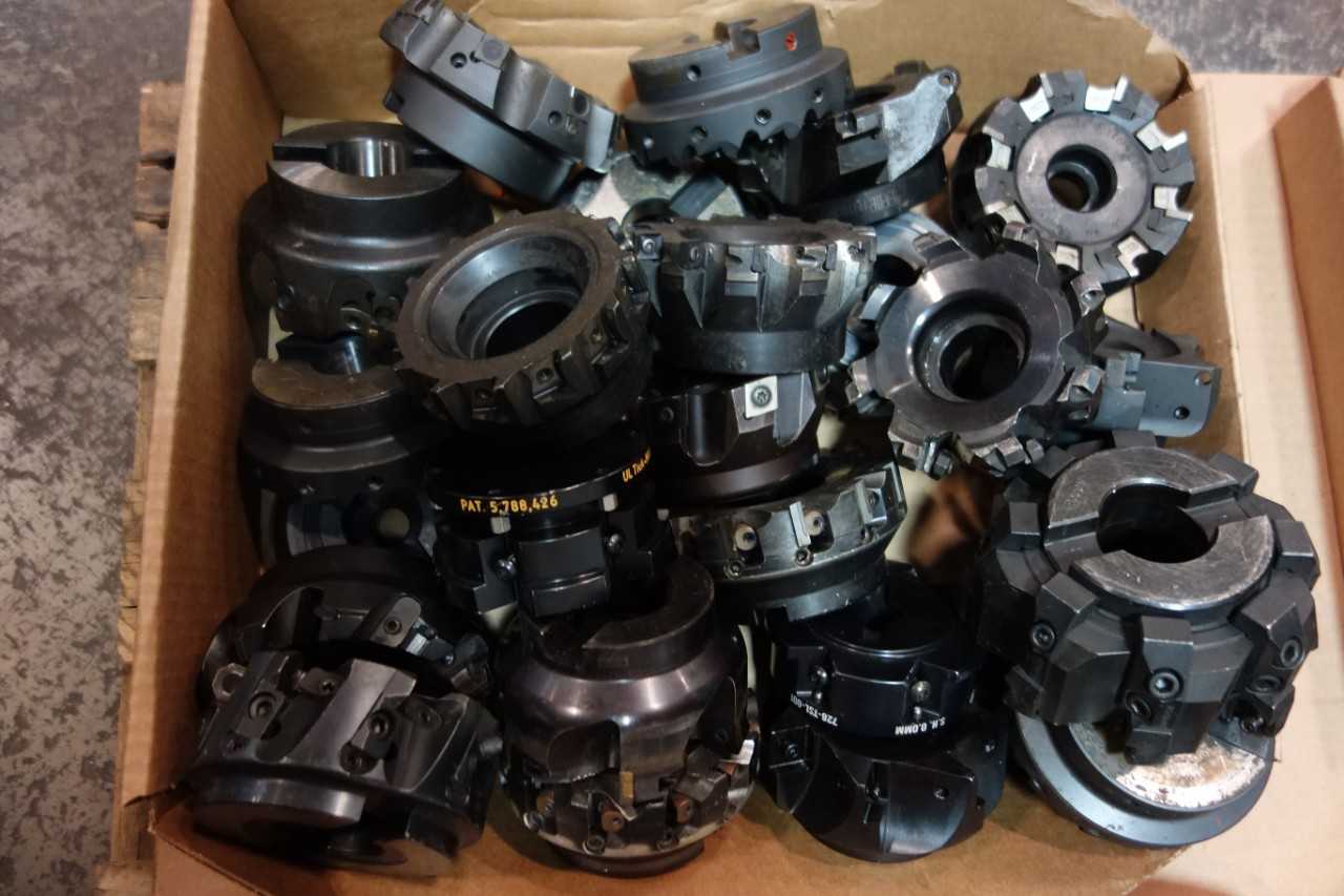 LOT OF ASSORTED SURFACE MILLS AND CUTTERS - KENNAMETAL - MACHINING ACCESSORIES & TOOLING