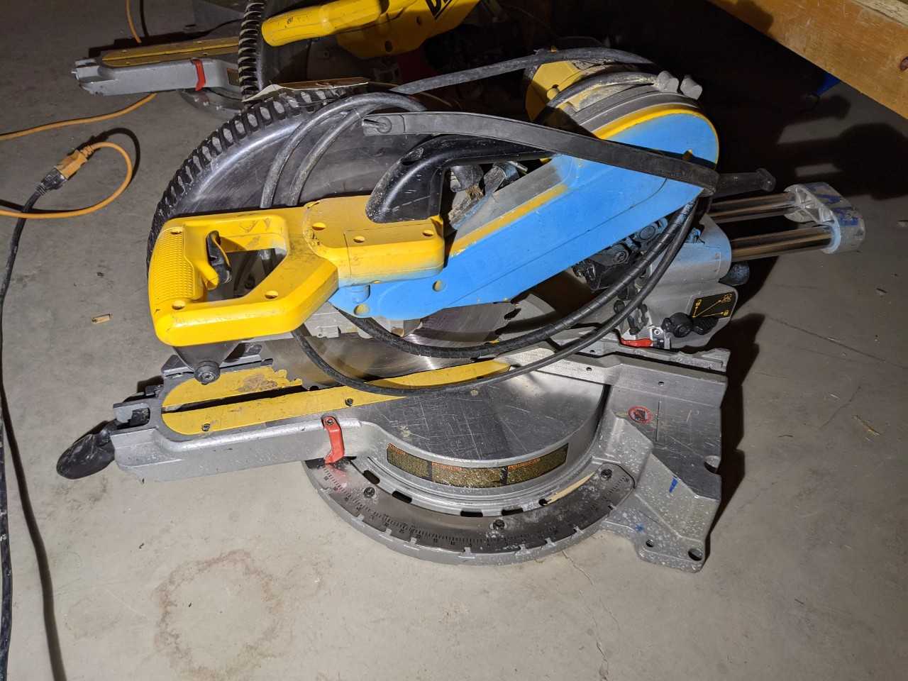 Dewalt DW718 Double bevel slide compound 12" Miter Saw - ELECTRIC POWER TOOLS