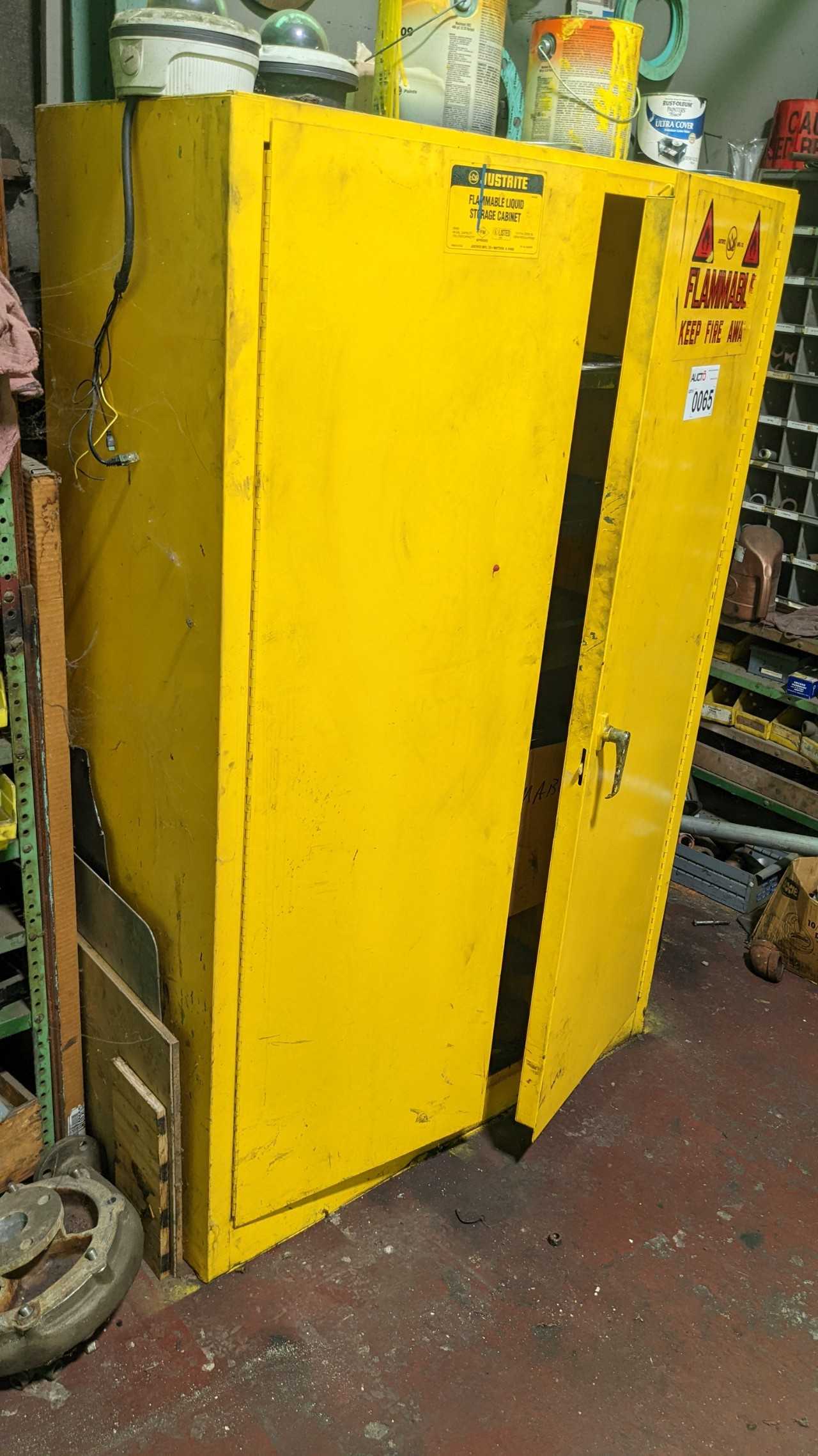 Flammable yellow cabinet with content - TOOL STORAGE