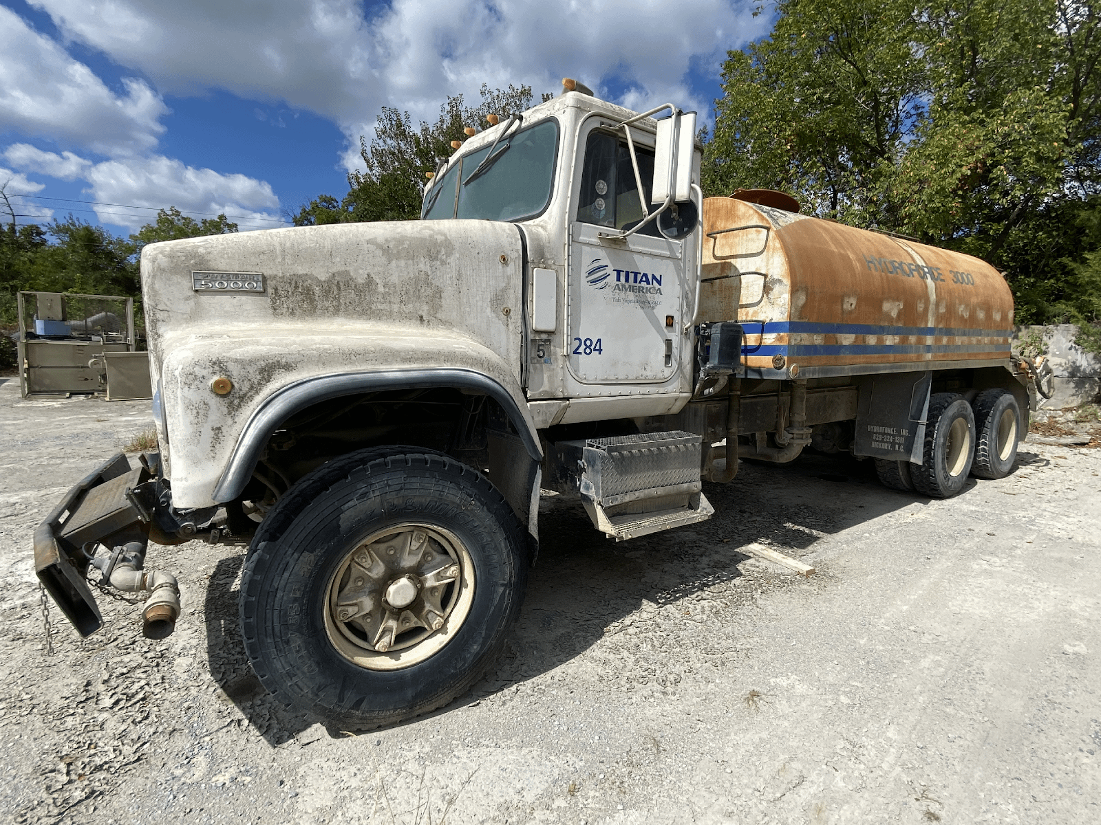 1990 INTERNATIONAL PAYSTAR 5000 TANKER TRUCK - NO TITLE AVAILABLE - TANKER TRUCKS