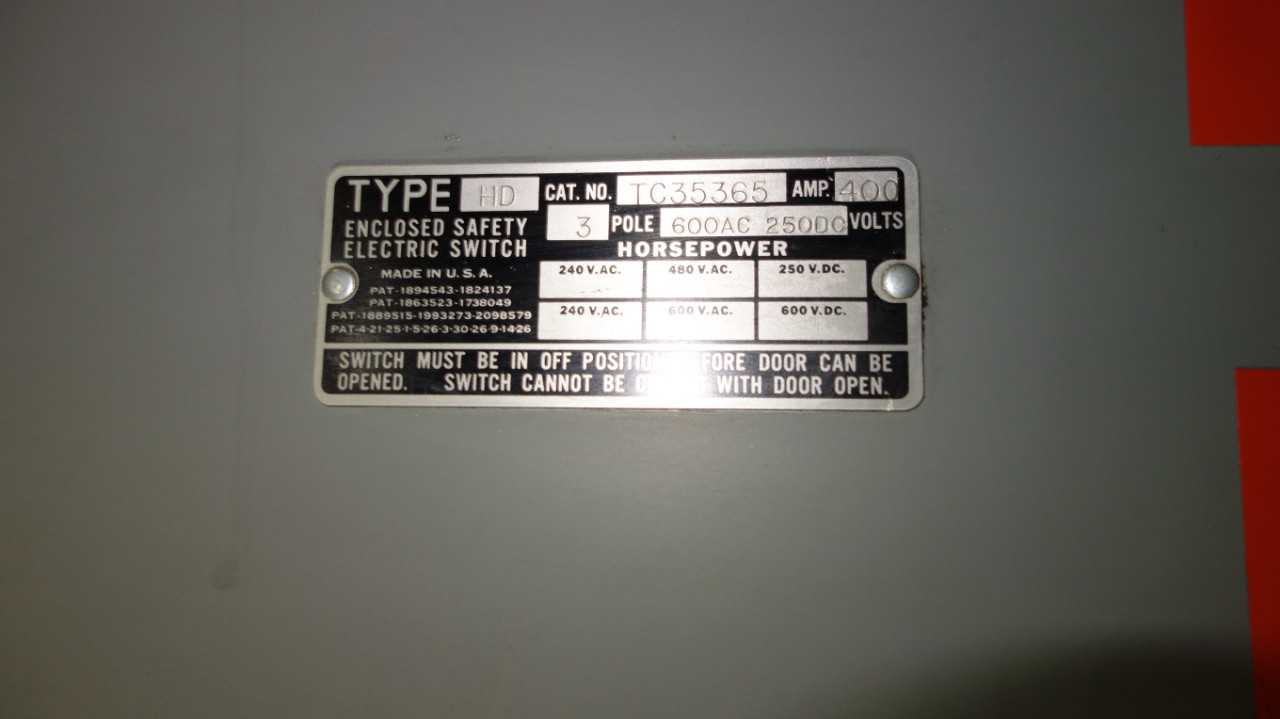LOT OF 2 ASSORTED DISCONNECTS, SQUARE D 200A, 400A - DISCONNECT SWITCHES