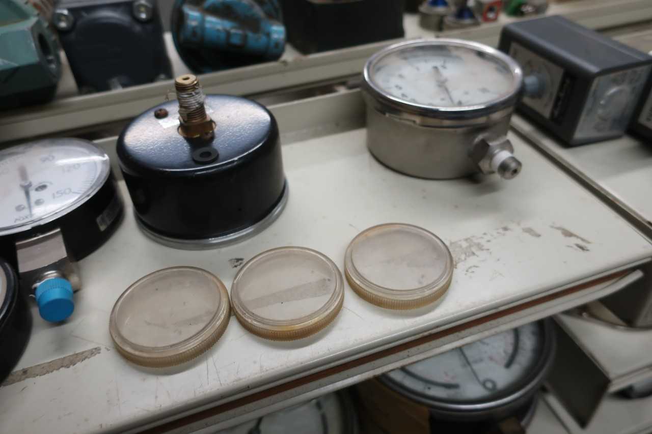 ASSORTED PNEUMATIC GAUGES, BOURDON, ASHCROFT, WIKA - PNEUMATIC POWER TOOL