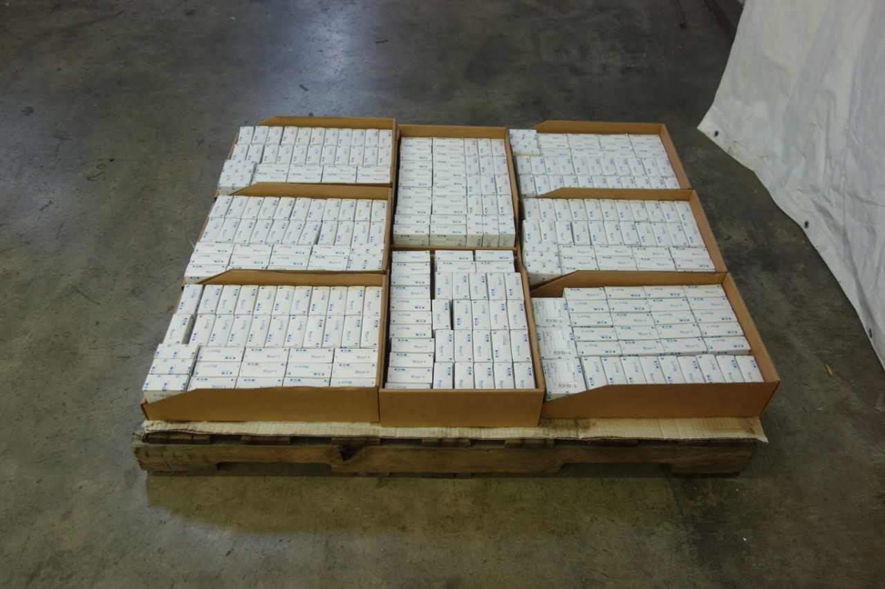 PALLET OF EATON PLS6-C20/2-DC-AU MINIATURE CIRCUIT BREAKERS - CIRCUIT BREAKERS