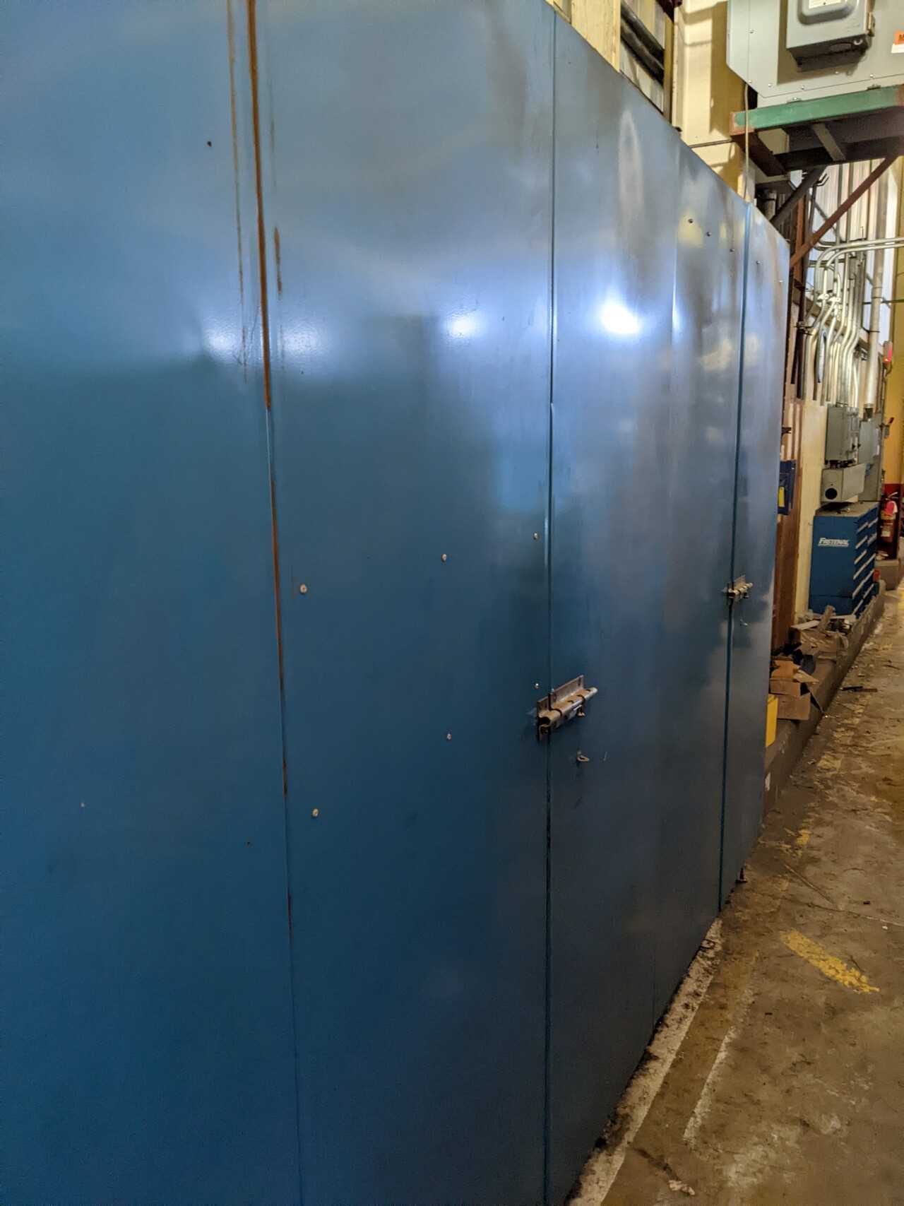 2 DOOR TOOL CABINET WITH CONTENTS, ASSORTED TOOLS, SAWS, HYDRAULIC CYLINDERS, DRILLS - TOOL STORAGE