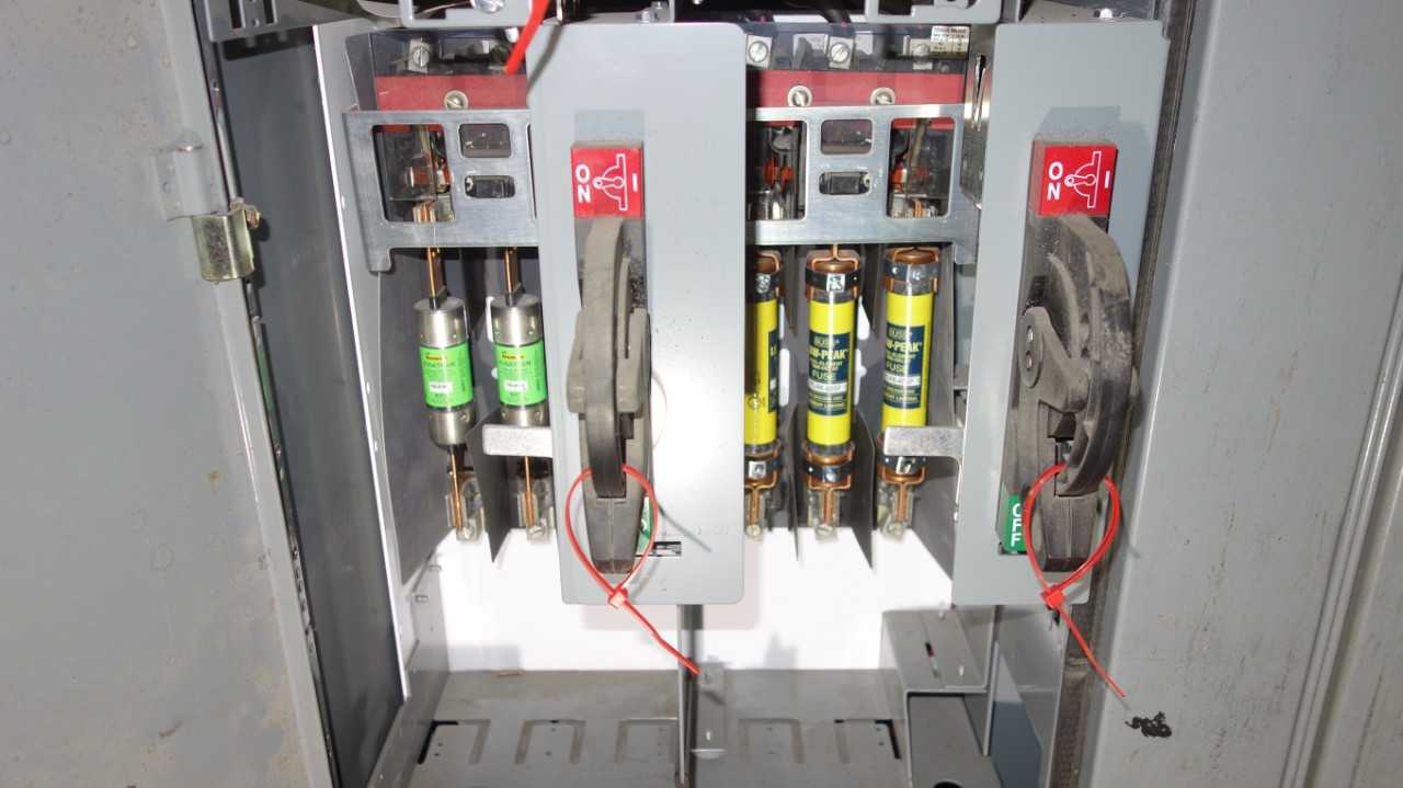 8X VERTICAL SECTIONS ALLEN BRADLEY 2100 CENTERLINE MCC BUCKETS (BUCKETS ONLY) - AUTOMATION & CONTROLS