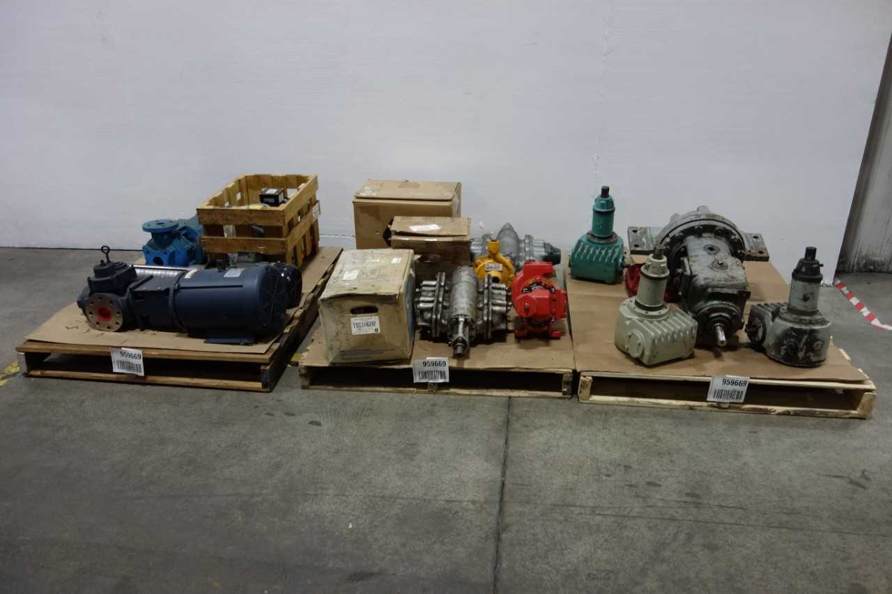 3 PALLETS OF ASSORTED PUMPS AND PUMP ACCESSORIES - PUMPS