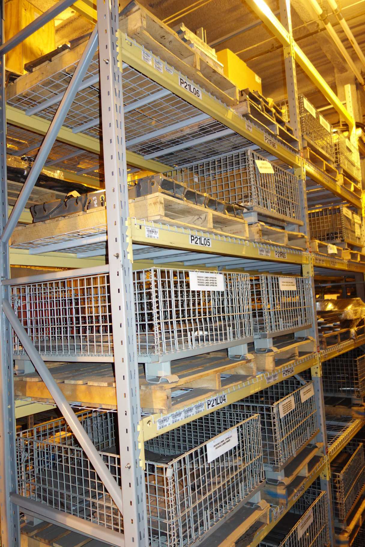 CONTENTS OF 1 UPRIGHT RACKING SECTION, LINERS - INDUSTRIAL PARTS