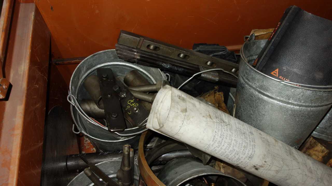 KNACK JOB BOX WITH HARDWARE AND PIPE (MISSING WHEEL) - MISCELLANEOUS