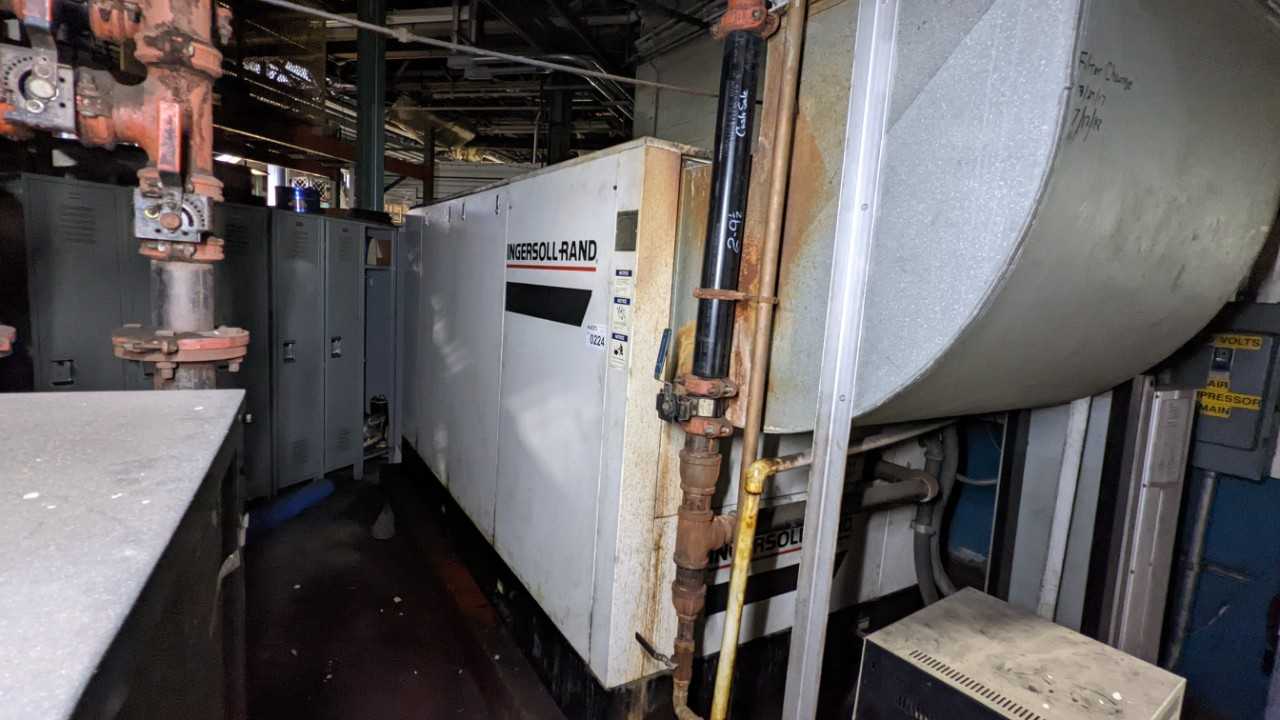 Ingersoll Rand compressor SSR-EPE125 -25 capacity 621 CFM - AIR COMPRESSORS